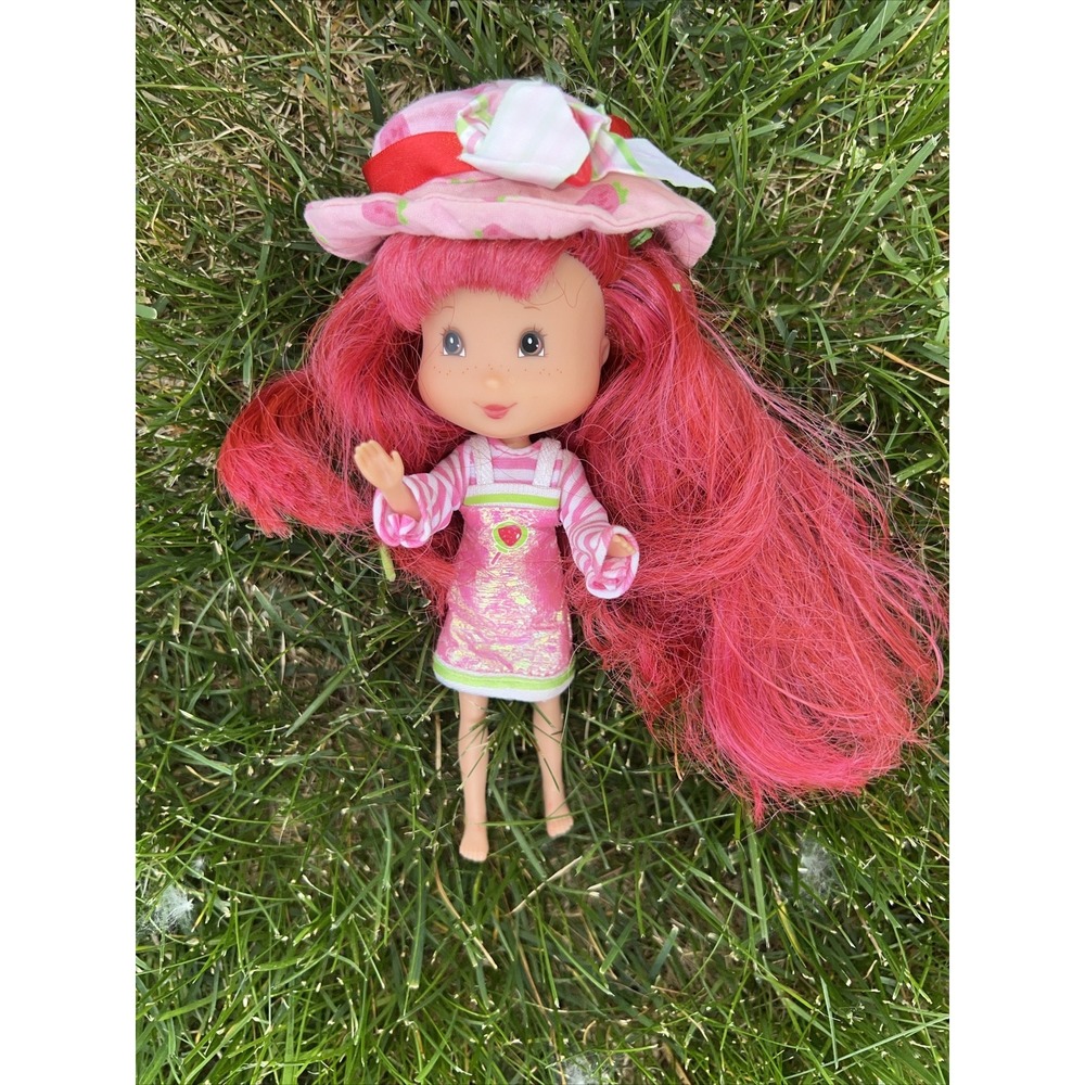 7" TCFC Playmates 2006 Strawberry Shortcake Doll With Hat!!!‎